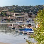 Le Ponton Vue Face Au Port